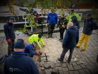 We were asked to show Canal and River Trust workers and volunteers how to point up setts with lime mortars, at Rotherham Lock